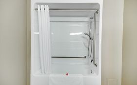 Econo Lodge Inn & Suites